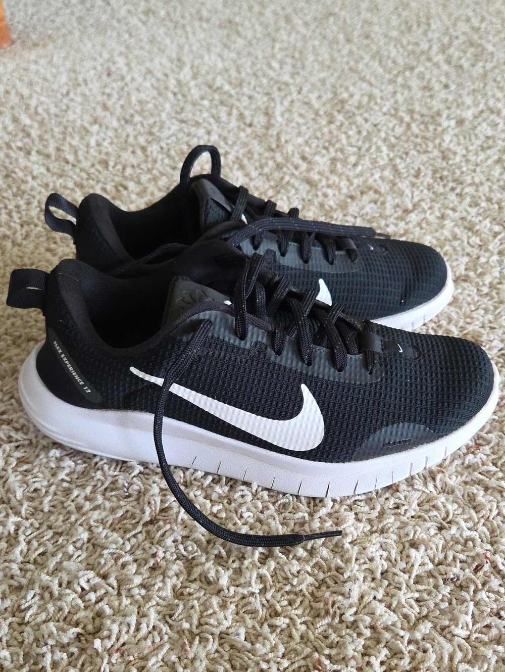 Nike Black and White Lightweight Tennis shoes